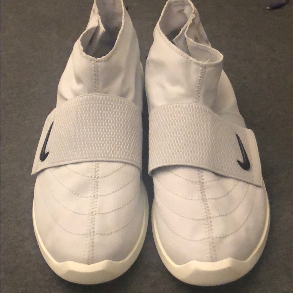 Unworn Nike Fear of God Moc size men’s size 9.5